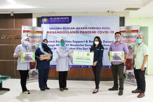Enesis Group memberi bantuan Amunizer Vitamin C 1000mg, kepada  tenaga kesehatan RS Islam Cempaka Putih dan RS Islam Sukapura, dan pasien COVID-19 yang tidak memiliki gejala. Foto: Dok. Enesis Group