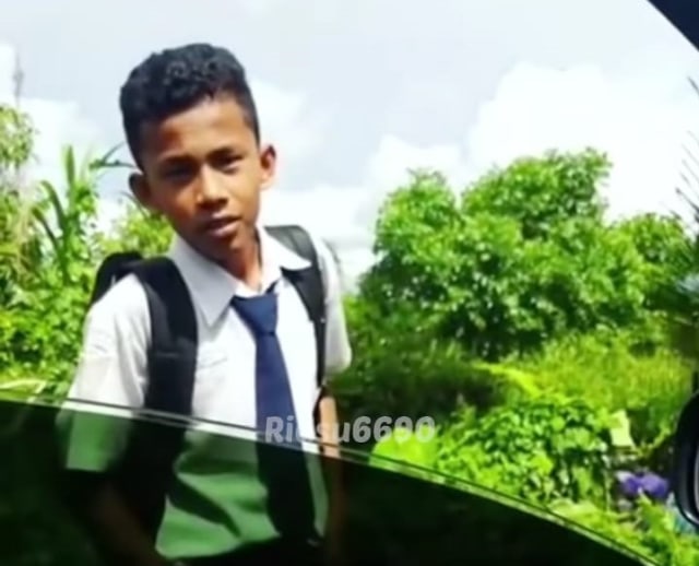 Anak laki-laki yang viral karena nggak bisa bahasa Inggris. Foto: Instagram @ridsu6690