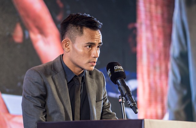 Petarung seni bela diri campuran Indonesia Stefer Rahardian memberikan keterangan pers dalam salah satu agenda yang dihelat ONE Championship (ONE Championship)