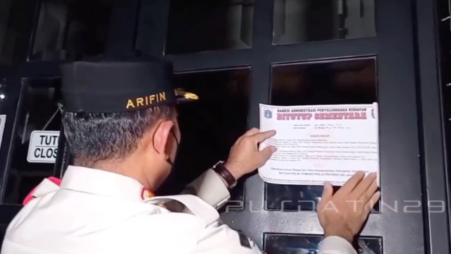 Tempat hiburan malam Odin di Jakarta Selatan disegel karena langgar jam operasional PSBB DKI Jakarta. Foto: Dok. Istimewa