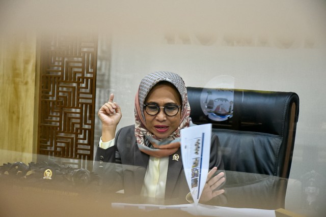Wakil Ketua Komisi X DPR RI, Hetifah Sjaifudian saat memberikan penjelasan terkait permasalahan di Bidang Pendidikan.