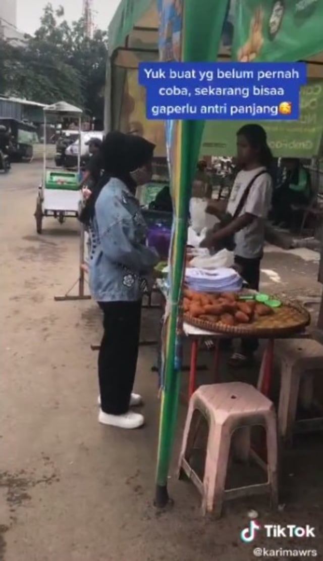 Viral kini Odading Mang Oleh sepi pembeli dan tak laku. (Foto: TikTok/@karimawrs)