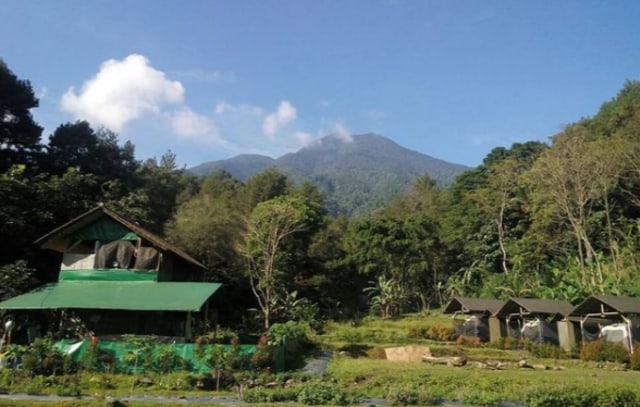 Herman Lantang Camp di Curug Nangka, Bogor (Foto: Instagram/@hermanlantangcamp)