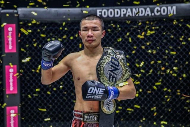 Capitan Petchyindee Academy jadi Juara Dunia ONE Bantamweight Kickboxing pada ajang ONE: UNBREAKABLE (ONE Championship)