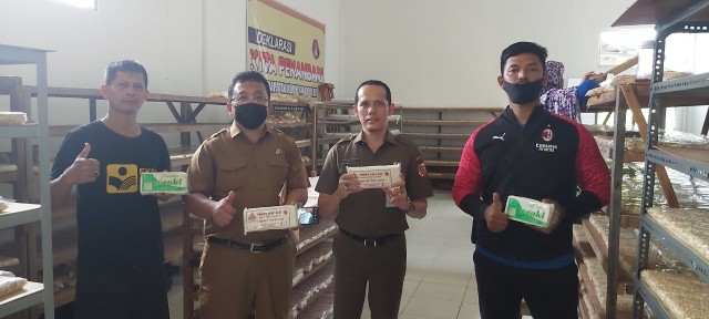 DINAS KOPERASI DAN UMKM KOTA PEKANBARU KUNJUNGI UKM TAHU TEMPE BINAAN FKDB