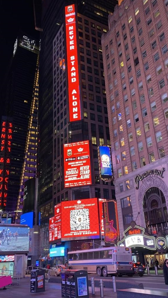 Promo single Never Stand Alone di LED yang berada di Nasdaq Tower dan Thomson. Foto: Dok Pribadi