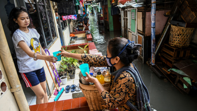 Banjir di kawasan Jakarta Selatan. Foto: ANTARA FOTO/M Risyal Hidayat
