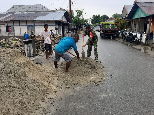 Bantu Pondasi Rumah, Bentuk Nyata Kepedulian Babinsa Kepada Warga Binaan