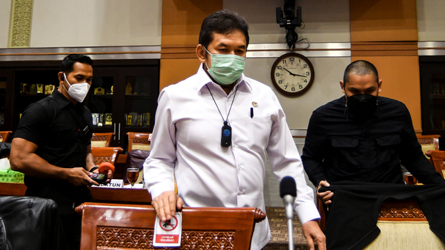 Jaksa Agung ST Burhanuddin bersiap mengikuti Rapat Dengar Pendapat (RDP) bersama Komisi III DPR di Kompleks Parlemen, Senayan, Jakarta, Selasa (26/1).  Foto: Muhammad Adimaja/ANTARA FOTO