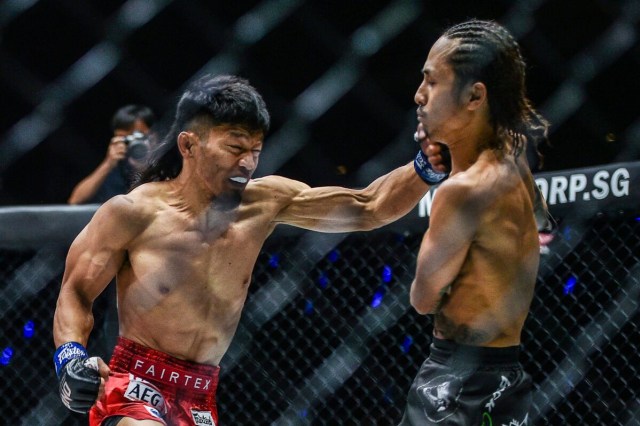 Lito Adiwang persembahkan kemenangan dalam ajang ONE: UNBREAKABLE bagi sang ibunda yang meninggal bulan lalu (ONE Championship)