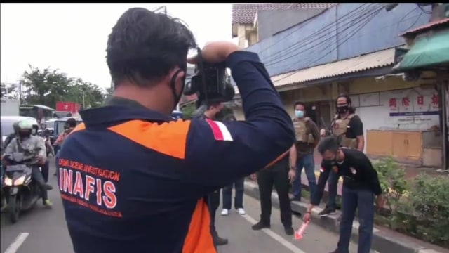 Satreskrim Polres Jakarta Barat lakukan olah TKP begal sepeda.  Foto: Dok. Polres Jakarta Barat