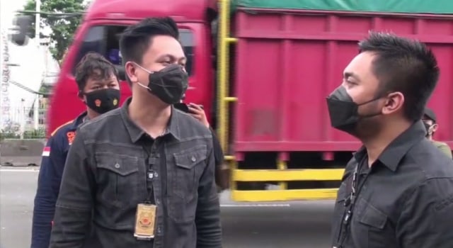 Satreskrim Polres Jakarta Barat lakukan olah TKP begal sepeda.  Foto: Dok. Polres Jakarta Barat