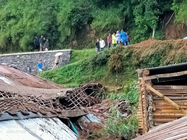 Tanah Longsor Timpa Rumah Warga di Kaliangkrik Magelang, 4 Orang Luka