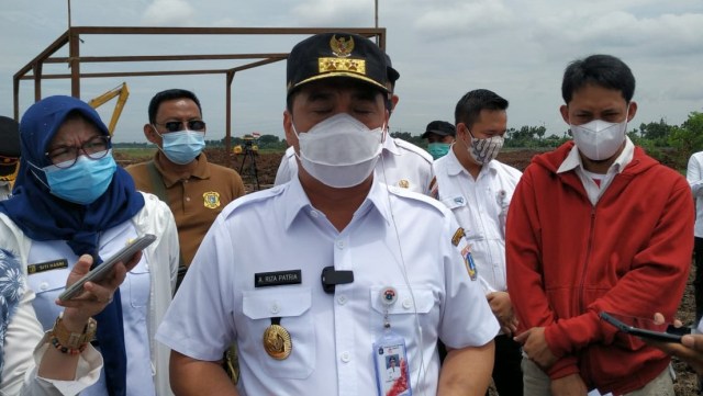 Wagub DKI Jakarta Ahmad Riza Patria meninjau TPU Rorotan, Jakarta Utara, Rabu (27/1).  Foto: Dok. Istimewa