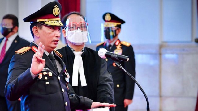 Calon Kapolri Komjen Pol Listyo Sigid Prabowo mengikuti upacara pelantikan yang dipimpin Presiden Joko Widodo di Istana Negara, Jakarta, Rabu (27/1). Foto: Laily Rachev/Biro Pers Sekretariat Presiden