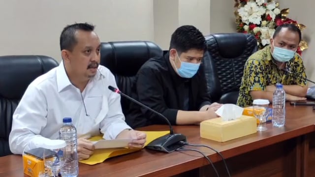 Konferensi Pers yang digelar Pengurus Partai Golkar terkait penonaktifan JAK dari jabatannya sebagai Ketua Harian DPD I Golkar, usai video viral perempuan diseret mobil yang diduga dikendarai JAK, oknum pimpinan DPRD Sulawesi Utara