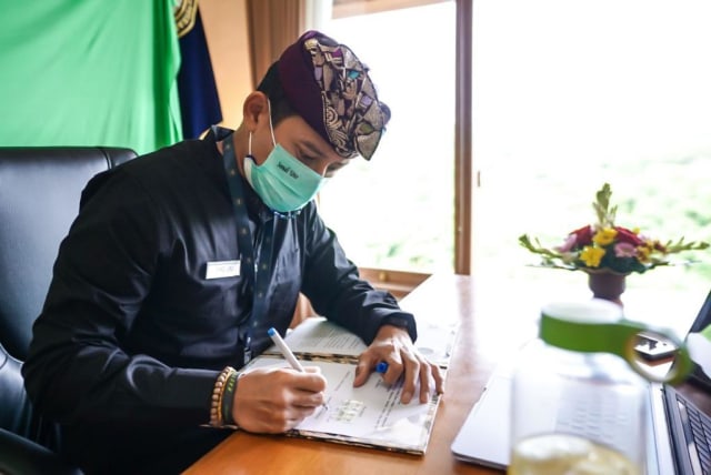Menparekraf Sandiaga Uno mulai ngantor dari Bali, Kamis (28/1). Foto: Dok. Istimewa