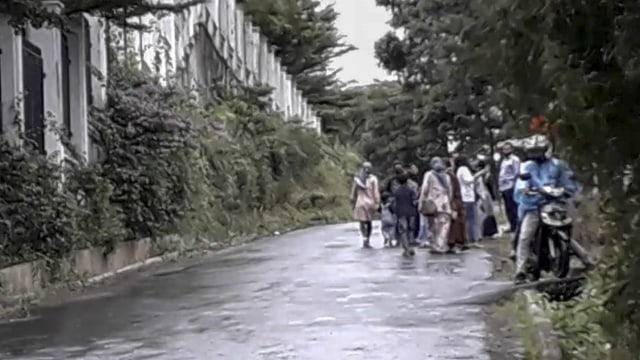 Ibu-ibu fans sinetron Ikatan Cinta kembali datangi lokasi syuting. Foto: Dok. Istimewa