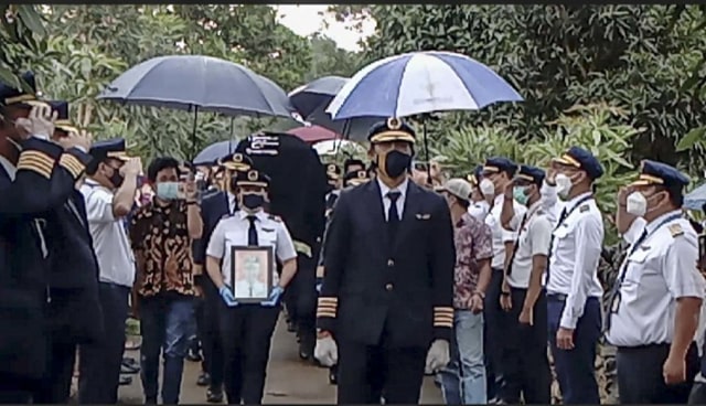 Prosesi pemakaman Capt Afwan di TMP Pondok Rajeg, Bogor. Foto: kumparan
