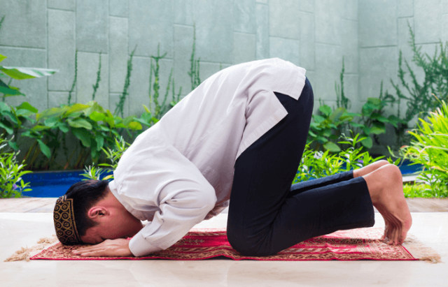 Menjalankan Ibadah Sholat Fardhu dengan Khusyu. Foto: dok Masjid ar-Rahmah