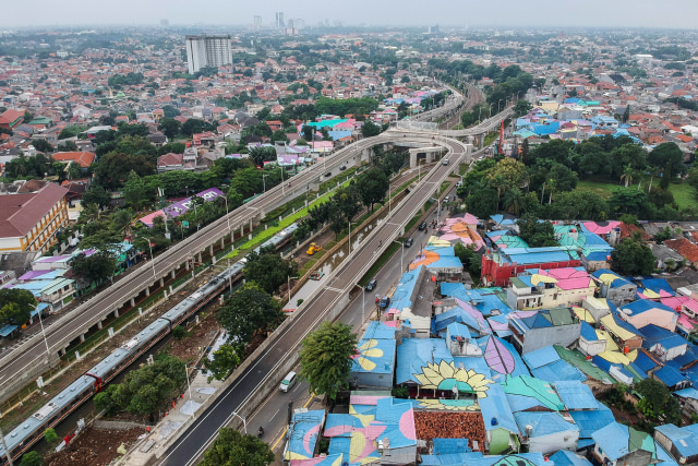 Foto udara jalan layang tapal kuda Lenteng Agung saat uji coba lalu lintas di kawasan Lenteng Agung, Jakarta, Minggu (31/1). Foto: Galih Pradipta/Antara Foto