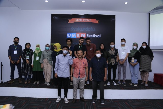 Foto bersama di Semifinal UMKM Festival 2021 yang digelar Syukurdofu. Foto: Randy