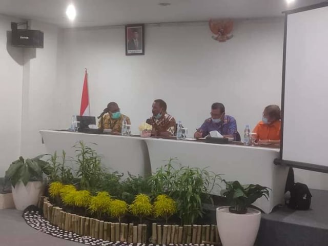 Bupati dan tim BPK sedang melakukan rapat pemeriksaan dengan seluruh OPD dan bendahara