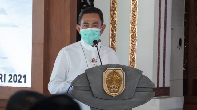Bupati Pati Haryanto saat memberikan arahan terkait COVID-19 di kantornya, (2/2). Foto: Dok. Istimewa