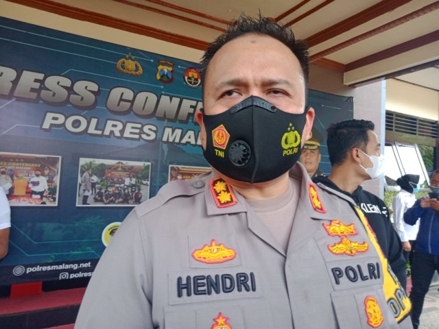 Kapolres Malang, AKBP Hendri Umar, saat dikonfirmasi pada Rabu (03/02/2021) di Mapolres Malang. Foto: Rizal.