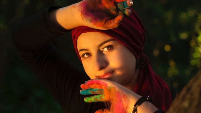 Ilustrasi wanita berhijab. Foto: Unsplash/@acharki95