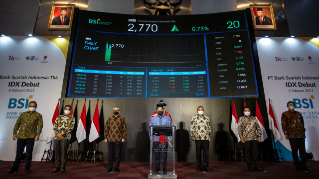 Debut Bank Syariah Indonesia (BSI) di Main Hall BEI, Jakarta, Kamis (4/2). Foto: Dhemas Reviyanto/ANTARA FOTO