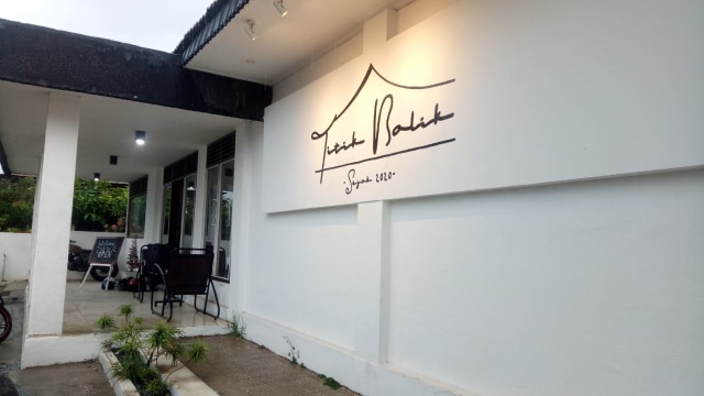 Logo Titik Balik di tembok depan Titik Balik, Kedaton, Bandar Lampung. Rabu (3/2) | Foto : Bella Sardio/Lampung Geh