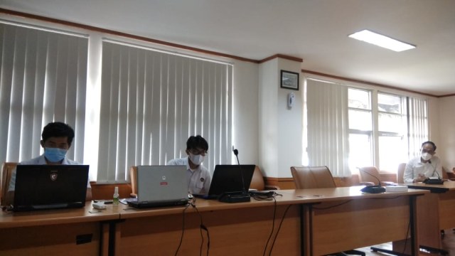 Tim Verifikator Pusat Survei Geologi, Verry Edi Setiawan, saat memaparkan perkembangan usulan penetapan Warisan Geologi di Kabupaten Lebak. Dok: Bapelitbangda Kabupaten Lebak.