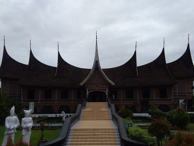 ilustrasi Rumah Gadang Foto: Dok. Wikimedia Commons