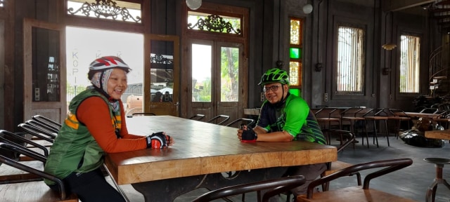 Hendrawan dan istri. Foto: dok