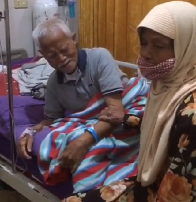 Nenek peluk kakek di rumah sakit, menangis. (Foto: @nanaaaaaadddddddddddd/TikTok)