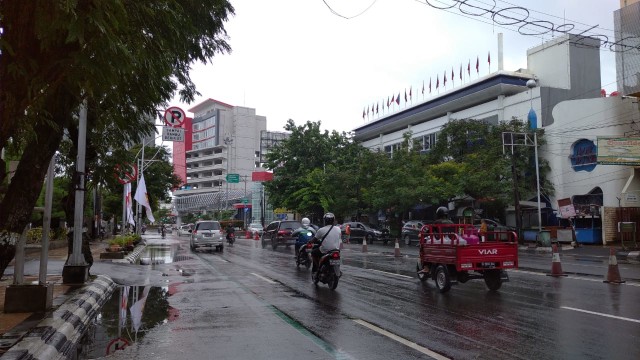 Suasana Jalan Pandanaran Semarang di hari pertama Gerakan Jateng di Rumah Saja. Foto: kumparan