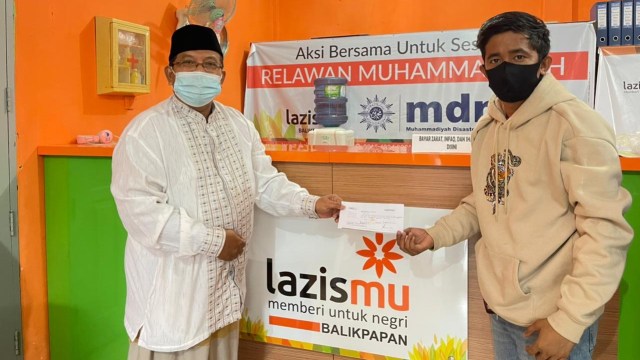 Asosiasi Media Sosial dan Online atau AMSINDO menyalurkan donasi untuk korban bencana alam