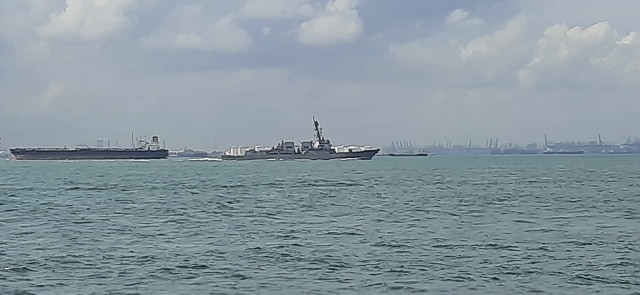 2 Kapal Perang AS di Selat Malaka, USS Nimitz (CVN-68) dan USS Steret (DDG-104). Foto: Dok. Koarmada 1