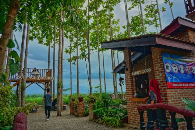 Loket masuk Taman BMJ, Pringsewu, Lampung, Sabtu (6/2) | Foto: Roza Hariqo/Lampung Geh