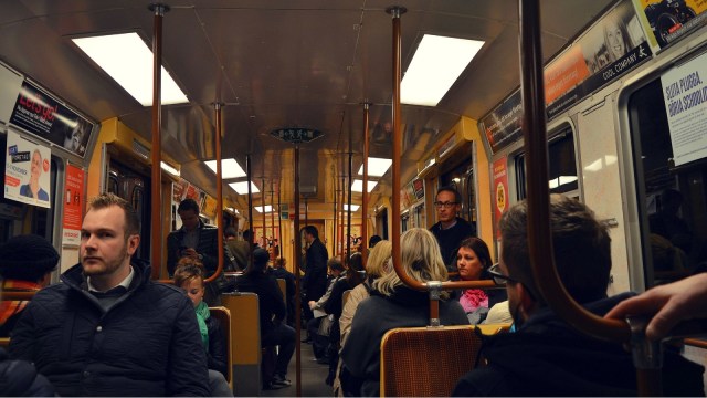 Transportasi umum di Stockholm, Swedia | Gambar oleh Nick Walker dari Pixabay