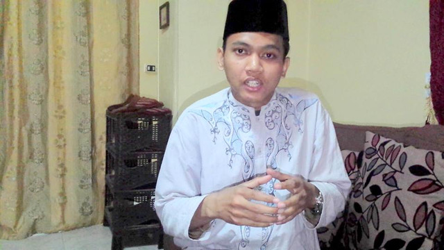 Muh. Thoriq Aziz Kusuma, S. Pd., Lc., [Praktisi Studi Islam dan Arab, Dai Solo Raya].