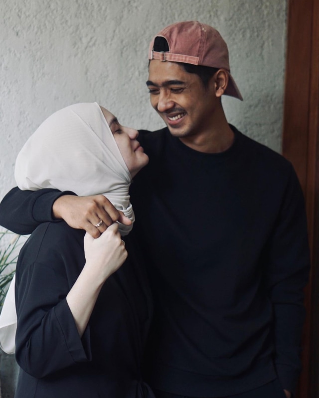 Arya Saloka dan Istri. Foto: Instagram/arya.saloka