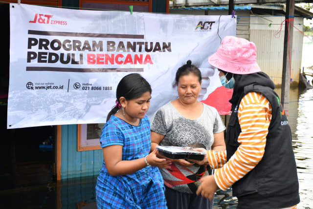 ACT bersama J&T Express Memberikan Bantuan Peduli Bencana