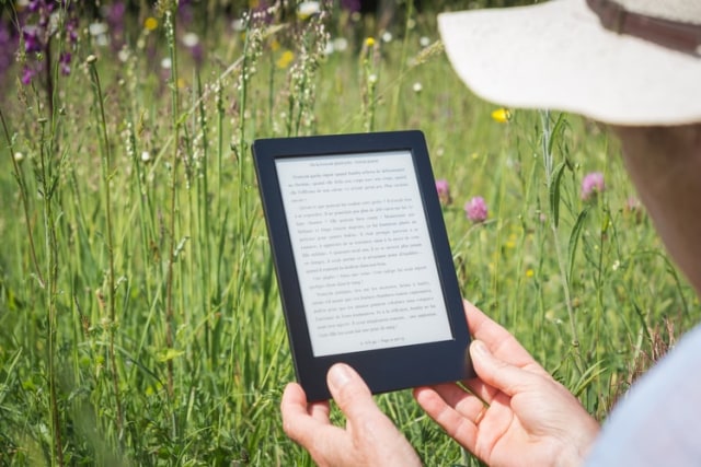 Ilustrasi Download Ebooks. Sumber: Perfecto Capucine-Unsplash.com