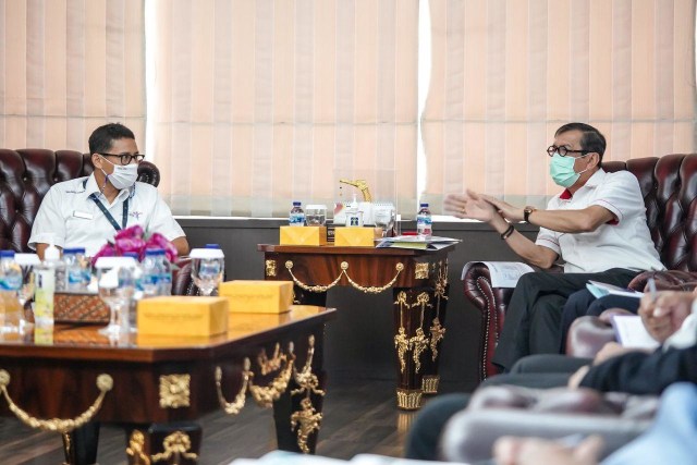 Menparekraf Sandiaga Uno dan Menkumham Yasona Laoly di Jakarta, Senin (8/2) Foto: Dok. Istimewa
