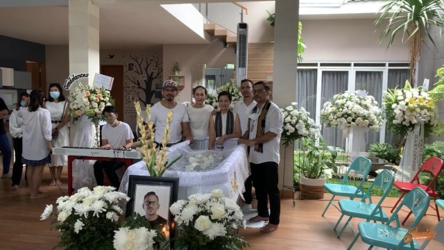 Ibadah Tutup Peti Marthin Saba. Foto: YouTube/Glorify the Lord ensemble