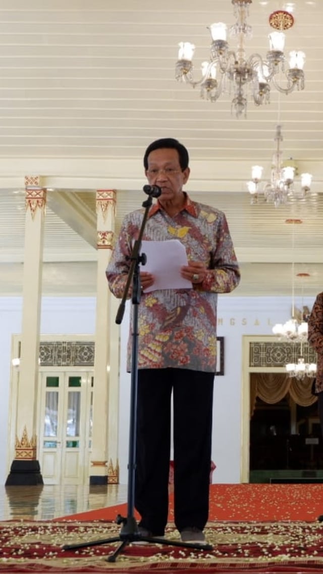 Gubernur DIY Sri Sultan Hamengku Buwono (HB) X sapa aruh atau menyapa warganya di Bangsal Kepatihan, Pemda DI Yogyakarta, Selasa (9/2). Foto: Arfiansyah Panji Purnandaru/kumparan