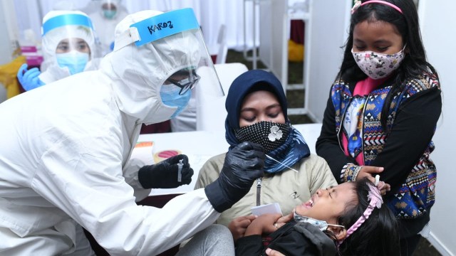 Tes swab BIN di Tanah Saeral Bogor, Jawa Barat, Selasa (9/2). Foto: BIN