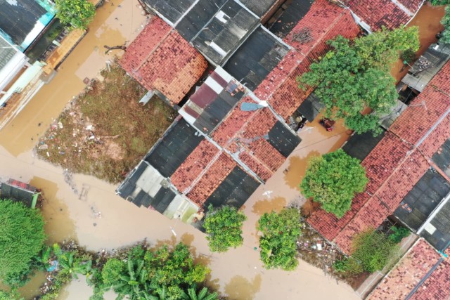 Gubernur Jawa Barat, Ridwan Kamil meninjau lokasi banjir di Pamanukan, Kabupaten Subang, Selasa (9/2/2021). Foto: Pipin/Humas Jabar